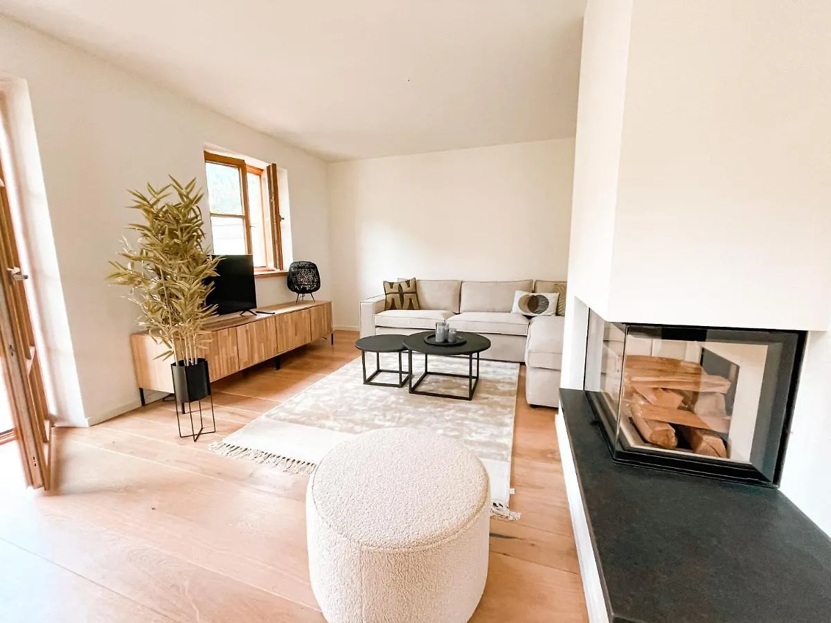 Lichtdurchflutete Doppelhaushaelfte In Kreuth Villa